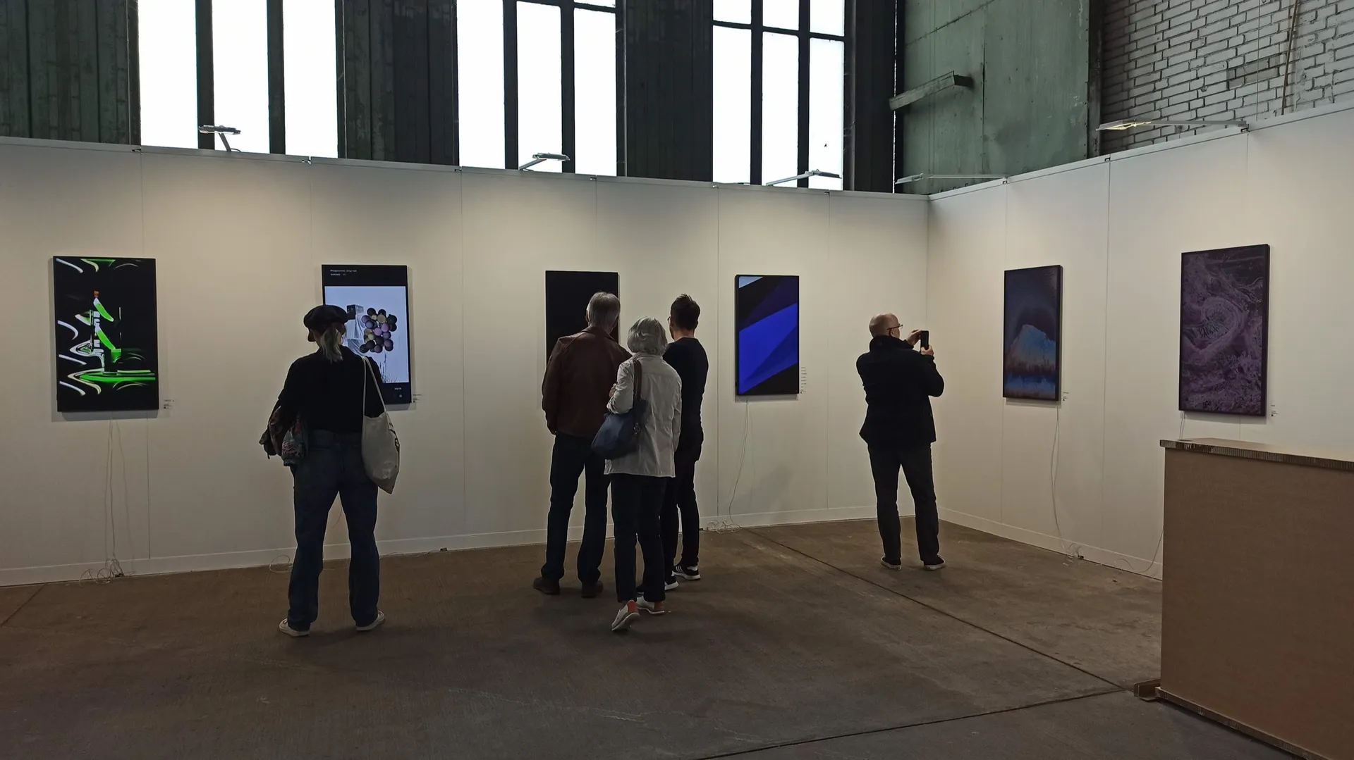 Positions Berlin 2022, Displays an den Standwänden